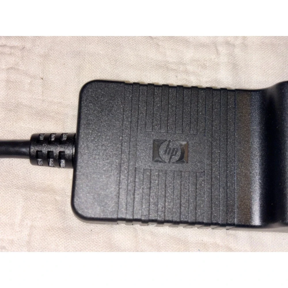 2HP DisplayPort to VGA Adapter Cable 481408-003 BizLink 1125 DP to VGA Converter